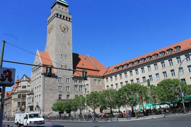 Berlin Mal Anders Erleben - Hier Tobt Das Leben Luaran gambar