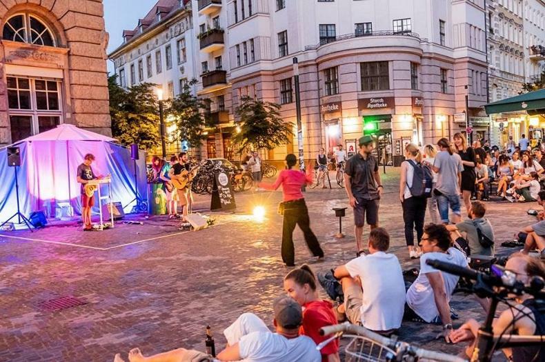 Berlin Mal Anders Erleben - Hier Tobt Das Leben Luaran gambar